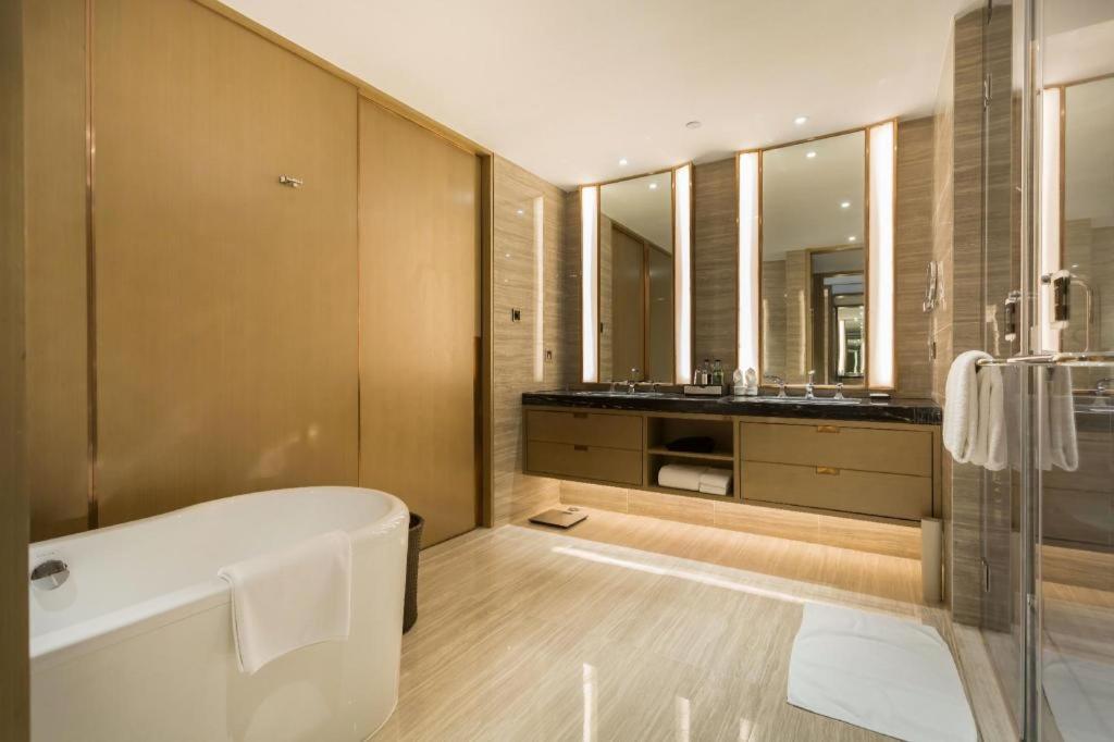 The Qube Hotel Jingzhou Extérieur photo