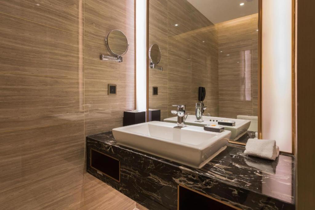 The Qube Hotel Jingzhou Extérieur photo